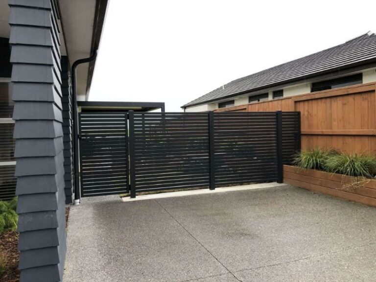 1x1 horizontal slat fence